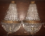 Excepcional par de Arandelas/apliques de bronze e cristal, estilo Império. Cerca de 1950. Med. 45x27x16cm, cada.