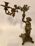 Belo castiçal de metal dourado, representando Anjo. No estado. Med. aproximadamente 20cm de altura.