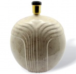 Base de Abajur em Cerâmica Vitrificada na Cor Creme Chapiscado em Marrom com Instalação Completa. Medida: 32 X 25 X 20 cm.