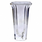 Sofisticado Vaso em Grosso Cristal Translúcido-Liso "BOHEMIA". Detalhe em Cristais SWAROVSKI - Medida: 30 x 11 x 10 cm.