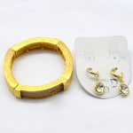 Conjunto Bracelete e brinco em Metal Dourado com Pedra de Cristal