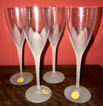STRAUS CRISTALERIE - Belíssimo conjunto de 04 taças de cristal STRAUS, para vinho branco, déc. de 50. Ainda com selo. Med. 21cm de altura, cada.