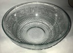 Grande bowl para servir, de demi cristal, ricamente decorado em relevos.
