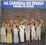 LP Na carrêra do Divino, do Pessoal do Victor - RCA, 1980. Bom estado de capa; ótimo estado do vinil. Trilha do espetáculo com texto de C.A. Soffredini, baseado na cultura caipira.