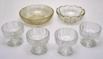 Lote constando de seis peças em vidro, a saber: dois `bowls` (6 x 21 cm e 7 x 17 cm) e quatro taças para sorvete ( 9 x 10 cm). Pertencente ao espólio de Sérgio Luiz Viotti e Dorival Carper.