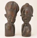 Busto de casal africano esculpidos em monobloco de pau ferro. África. Século XX. 27 e 28 cm. Pertencente ao espólio de Sérgio Luiz Viotti e Dorival Carper.