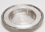 MAPPIN & WEBB - Porta copo em metal espessurado a prata. Inglaterra. Início do século XX. Pertencente ao espólio de Sérgio Luiz Viotti e Dorival Carper.