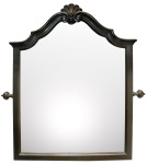 Espelho bisotado, guarnecido de moldura em madeira recortada, e entalhada com elementos concheados. 94 x 85 cm. 