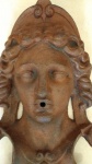 Belíssima fonte rosto de mulher em ferro fundido, medindo 50cm x 25cm