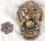 Belíssima odrava em bronze, fomato de cara de leão, belíssima peça, medindo: 16,5cm de altura e 11,5cm de comprimeto