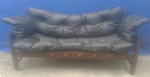 Sofa design, medindo: 74cm alt. 1.60m comp. 72cm larg.