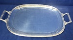 Extraordinária bandeija banhada a Prata, em formato circular com alças, medindo: 52cm de comprimento, 33 cm de largura e 3cm de altura.