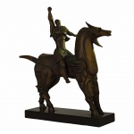 R. Saboya - Escultura em bronze representando Cavaleiro montado, assinada, tiragem 2.6, base em granito preto (40 mm). 54 x 50 x 17 cm.
