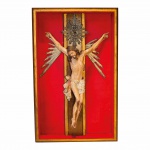 Cristo. Imagem esculpida em madeira com policromia. Possivelmente Minas Gerais, Séc. XVIII. Adereços em prata. 26 x 18 cm.