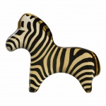 Abraham Palatnik (Silon). Zebra. Escultura em resina de poliéster com listras pretas. 11,5 x 14, 5 cm. Selo silon rio brasil.