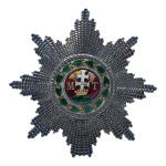 Família Imperial. Ordem de Saint Etienne da Hungria. Prata e esmalte, que apresenta perdas. 9 x 8,5 cm.