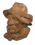 escultura de parede, cabeça de caçador em madeira, medindo: 26 cm x 17 cm