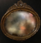 Maravilhoso espelho em madeira toda entalhada, medindo: 57 cm x 56 cm