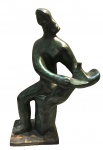 SONIA EBLING - Escultura em bronze com base de madeira, medindo: 65 cm alt. x 25 cm x 21 cm base.