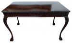 Magnifica mesa de canto chipandelle em madeira de lei, em perfeito estado, medindo: 73 cm alt. x 1,20 m comp. x 71 cm prof.