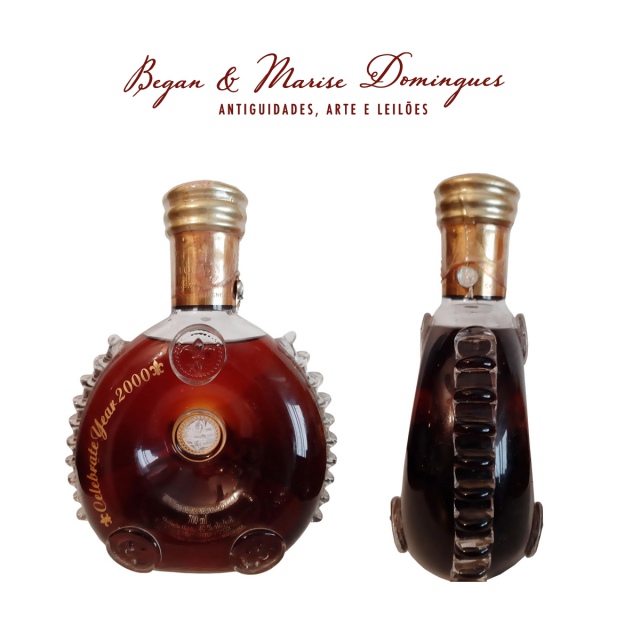 LEILÃO DE BEBIDAS: Cognac Baccarat Louis XIII. Edição Comemorativa, ano 2000; Cognac Hennessy Red B