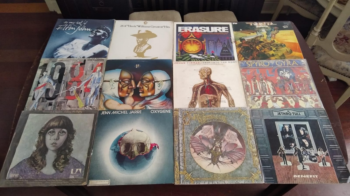 42º LEILÃO DE DISCOS DE VINIL, CDS, ANTIGUIDADES, COLEÇÕES, LIVROS E ARTE -  JULHO 22