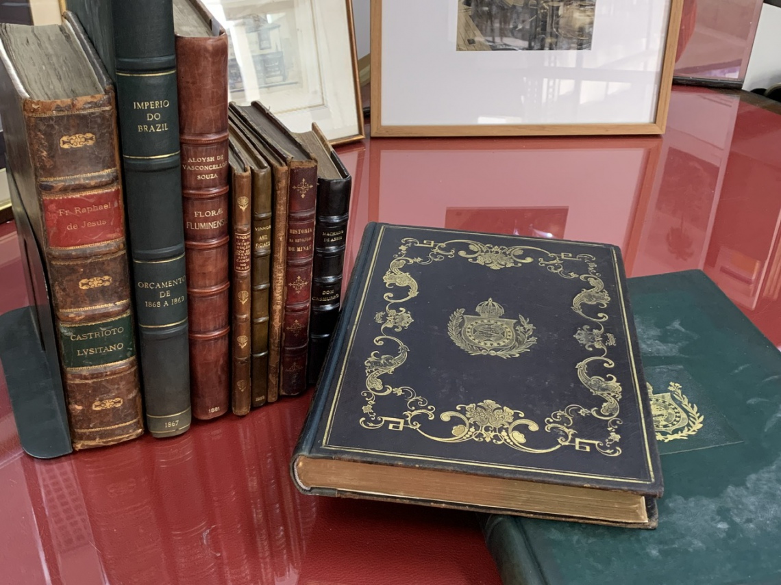 LEILÃO DE LIVROS RAROS, PRIMEIRAS EDIÇÕES DE LITERATURAS AUTOGRAFADAS,  DOCUMENTOS E CARTUNS.