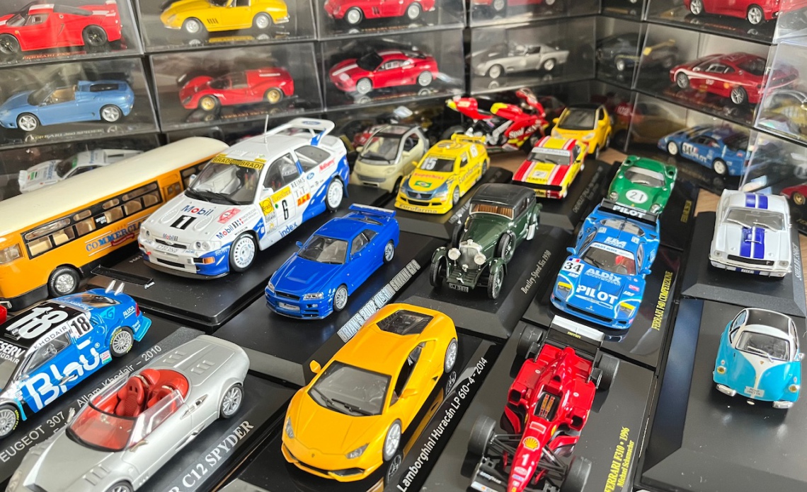 LEILÃO DE MINIATURAS COLECIONÁVEIS