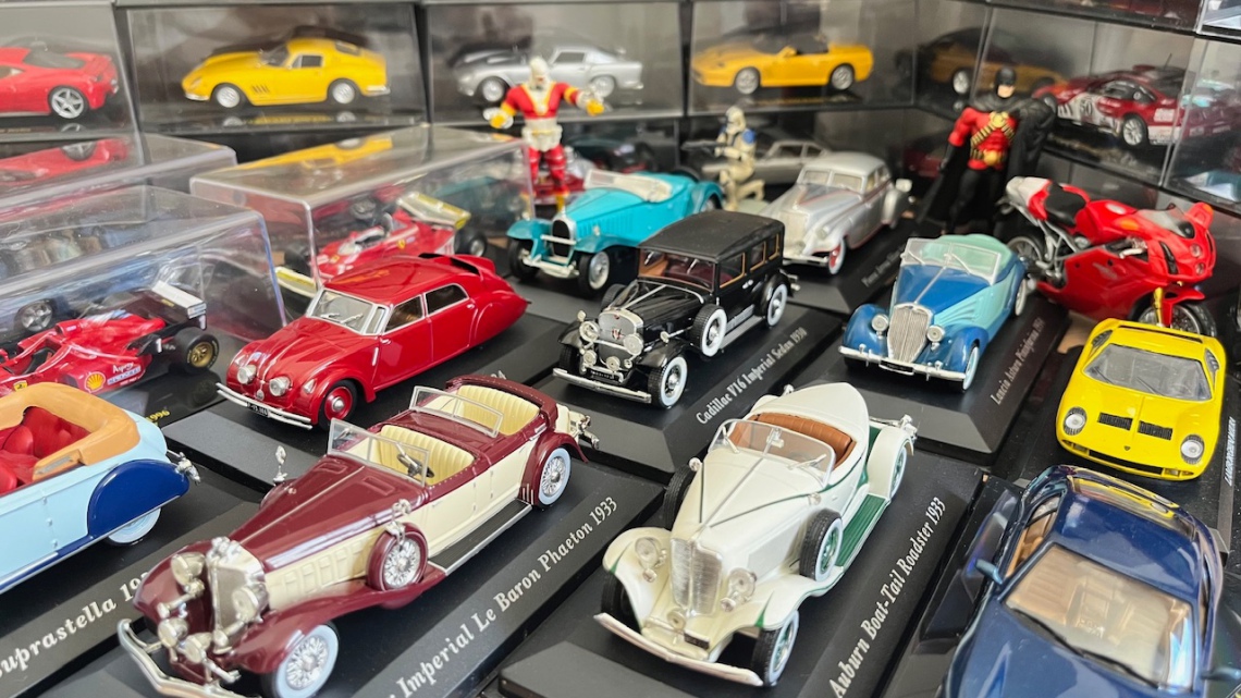 LEILÃO DE MINIATURAS COLECIONÁVEIS BONEQUINHA DE LUXO