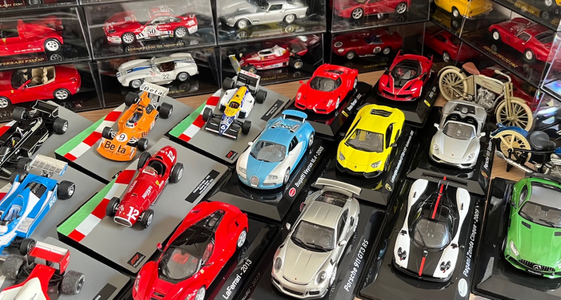 LEILÃO DE MINIATURAS COLECIONÁVEIS BONEQUINHA DE LUXO