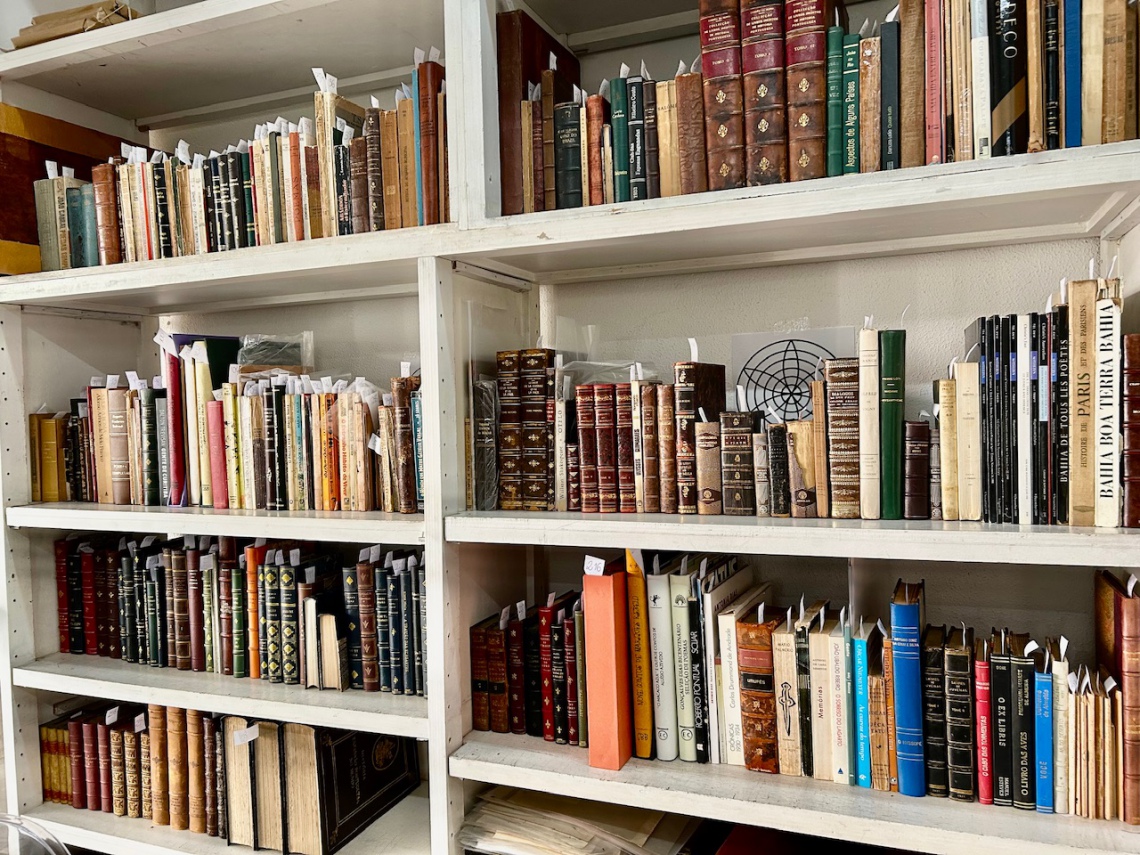 LEILÃO DE LIVROS RAROS, PRIMEIRAS EDIÇÕES DE LITERATURAS AUTOGRAFADAS, DOCUMENTOS, AUTÓGRAFOS E ARTE