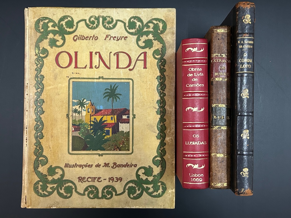 LEILÃO DE LIVROS RAROS, PRIMEIRAS EDIÇÕES DE LITERATURAS AUTOGRAFADAS, FOTOS E DOCUMENTOS.