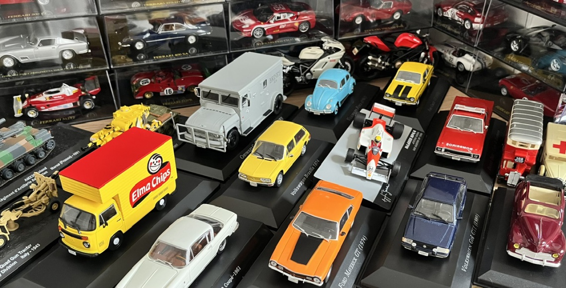 LEILÃO DE MINIATURAS COLECIONÁVEIS BONEQUINHA DE LUXO