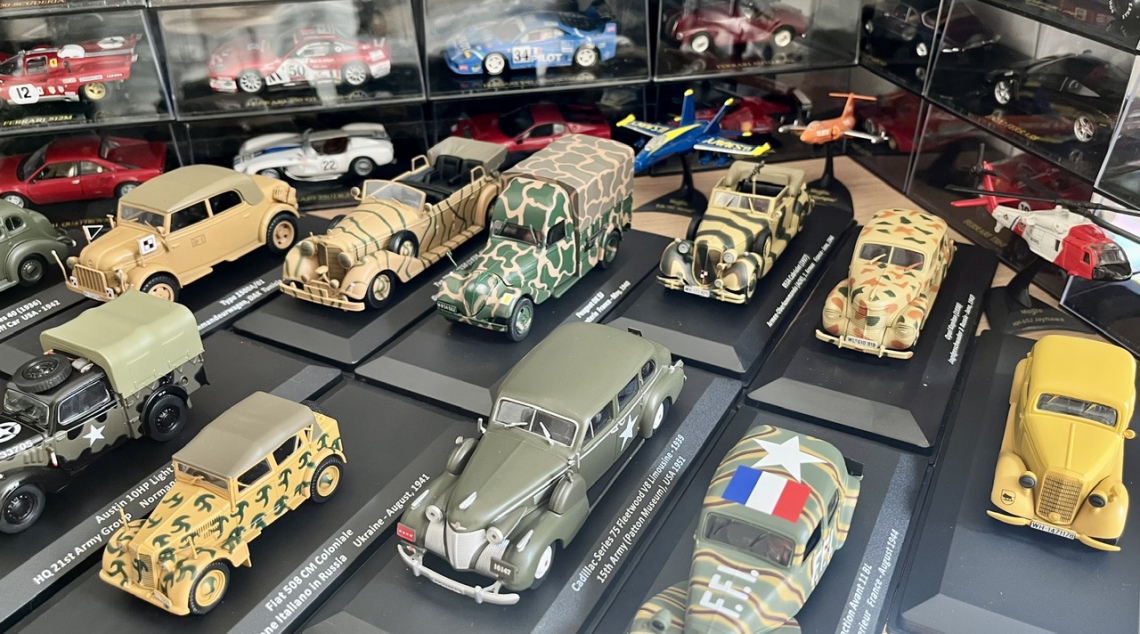 LEILÃO DE MINIATURAS COLECIONÁVEIS BONEQUINHA DE LUXO