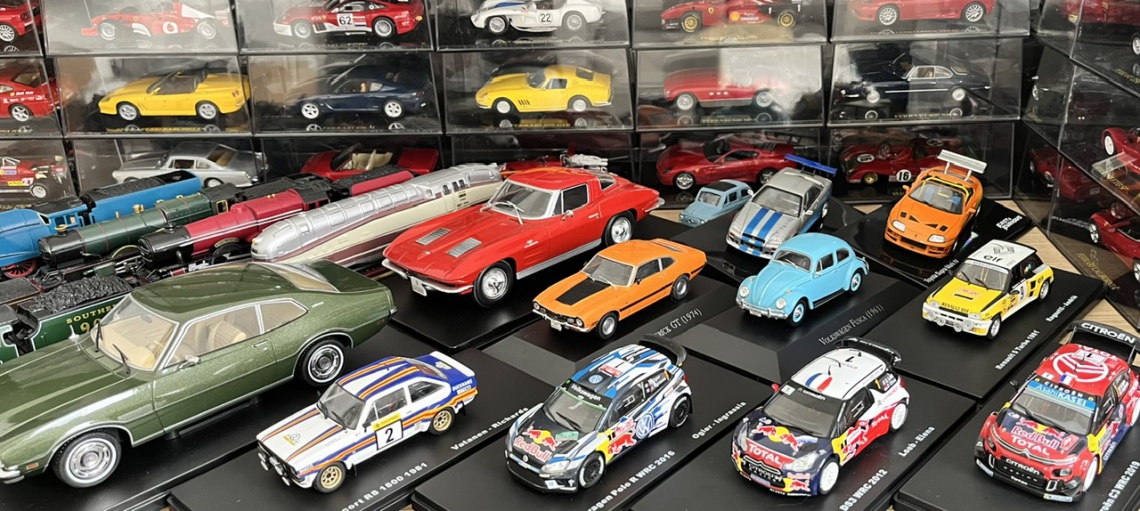 LEILÃO DE MINIATURAS COLECIONÁVEIS BONEQUINHA DE LUXO