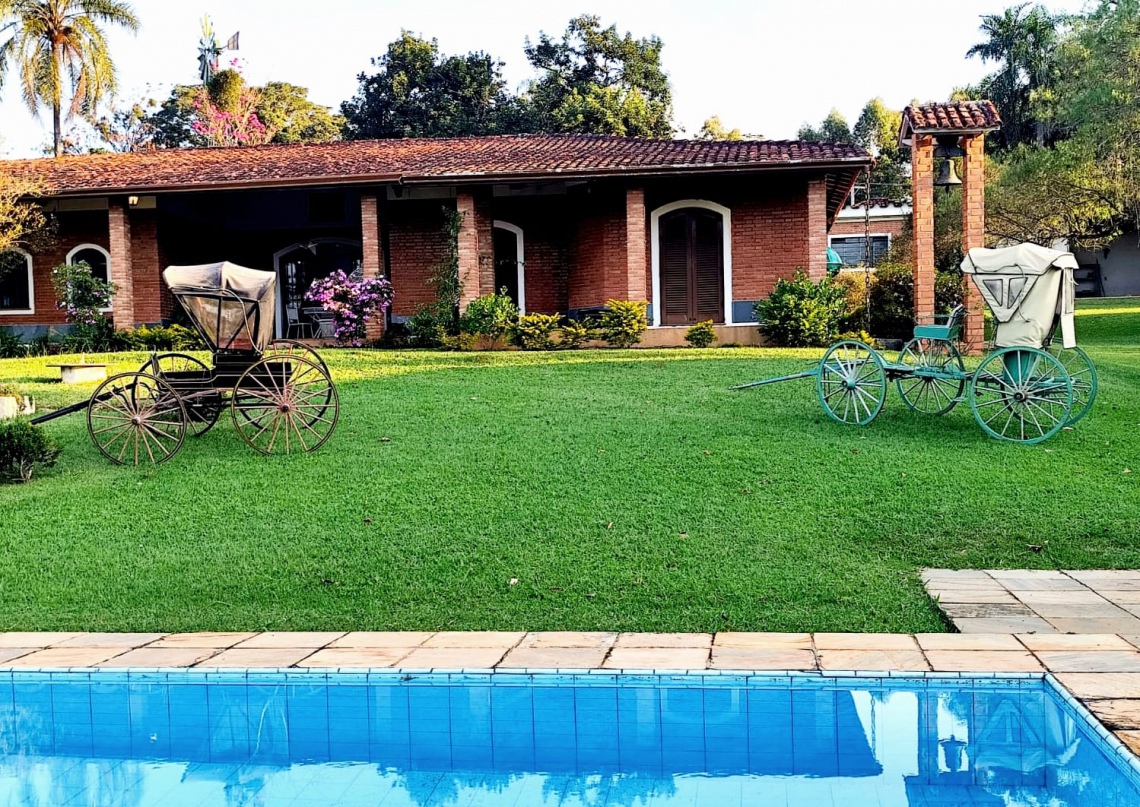 2º LEILÃO SÍTIO FAMÍLIA JOHANSEN, VENDE - (TROLE, MÓVEL, PORCELANA, CRISTAIS, ITENS P/ JARDIM).