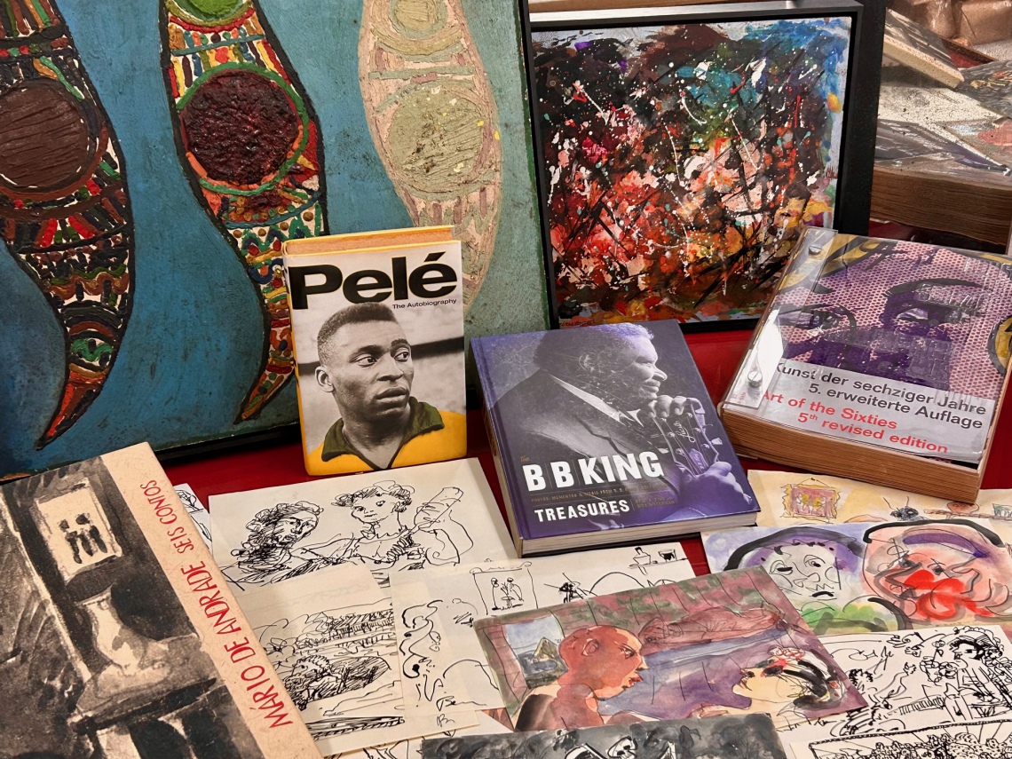 LEILÃO DE LIVROS RAROS, PRIMEIRAS EDIÇÕES DE LITERATURAS AUTOGRAFADAS, GRAVURAS E DOCUMENTOS.
